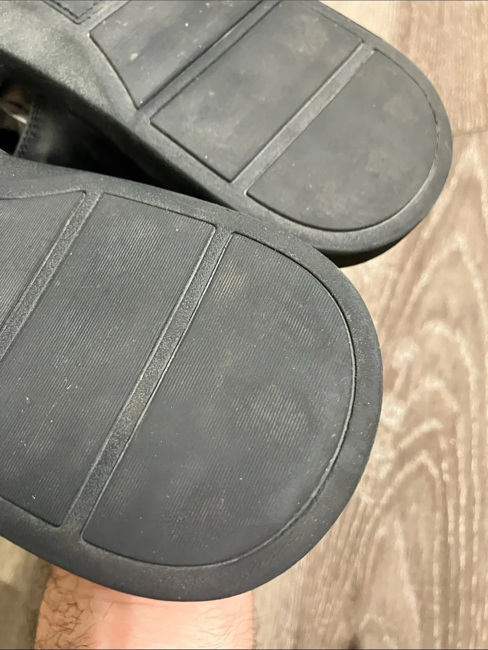 Vionic Men's Black Leather Fisherman Sandals